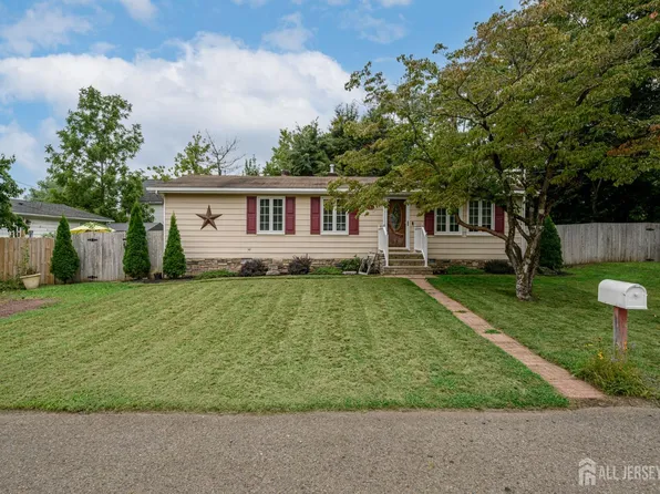 1 Washington Ave, Helmetta, NJ 08828