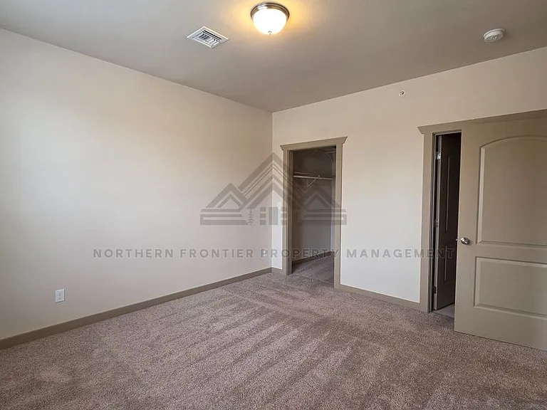 1410 S College Ave — Photo 33