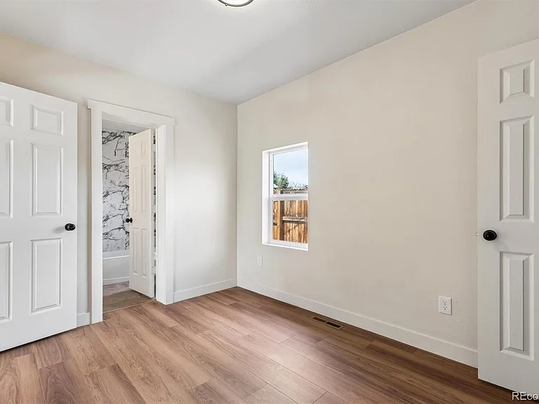 1285 S Irving St — Photo 13