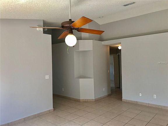 4th image of 1541 Woodstone Dr
