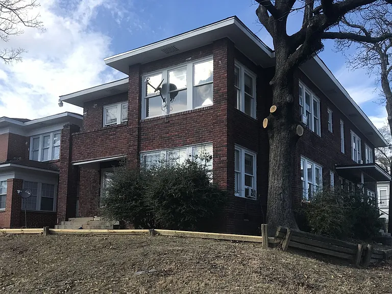 402 Egan St — Photo 1