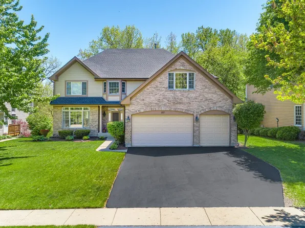 207 Lions Ct, Lake Zurich, IL 60047