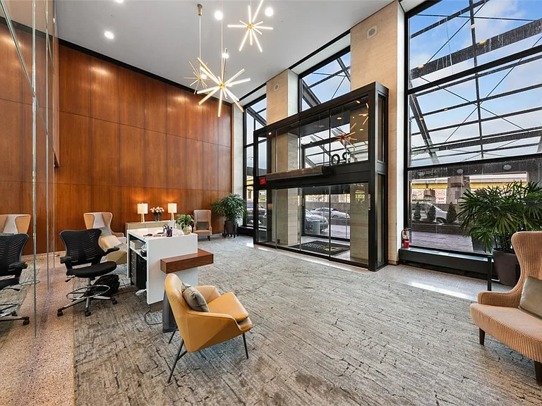 320 Fort Duquesne Blvd #8N — Photo 18