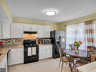 4th image of 3041 Antrim Cir