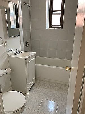 5th image of 748 E 9th St APT 2D