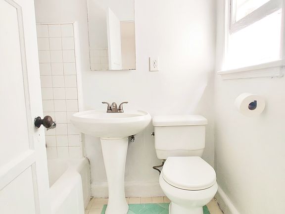 5th image of 4754 Oakwood Ave APT 3