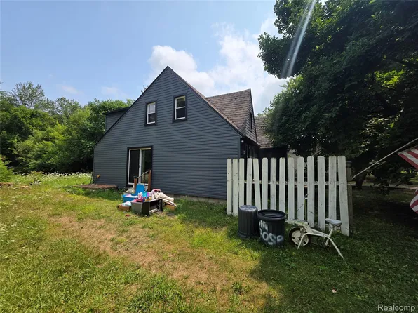 23410 Kensington St, Taylor, MI 48180