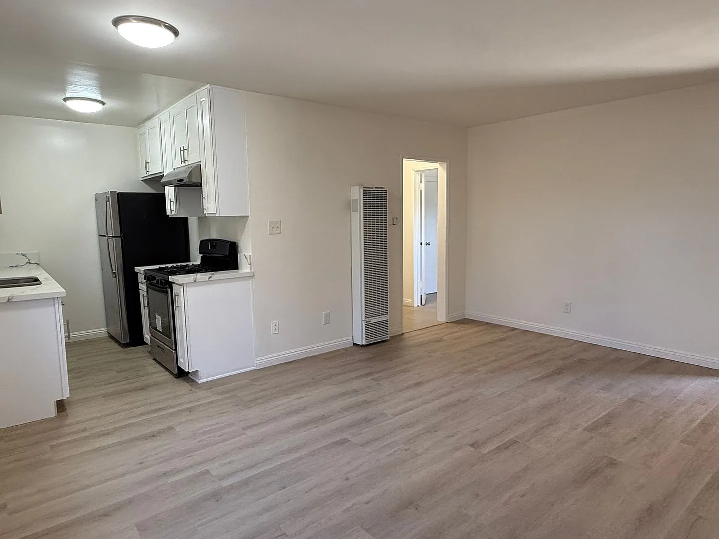 2717 Vanderbilt — Photo 3