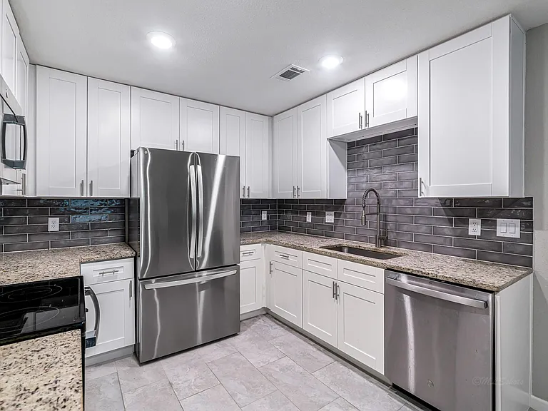 1669 W Sam Houston Pkwy S — Photo 8
