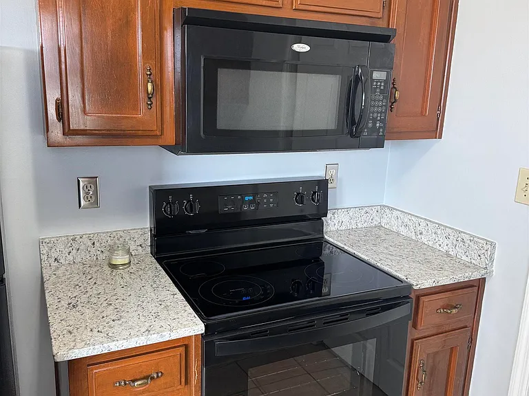 12820 Oliver Ln — Photo 17