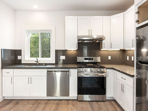 3rd image of 110 Verano Dr #B