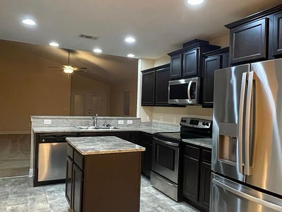 5th image of 670 Edith Ln