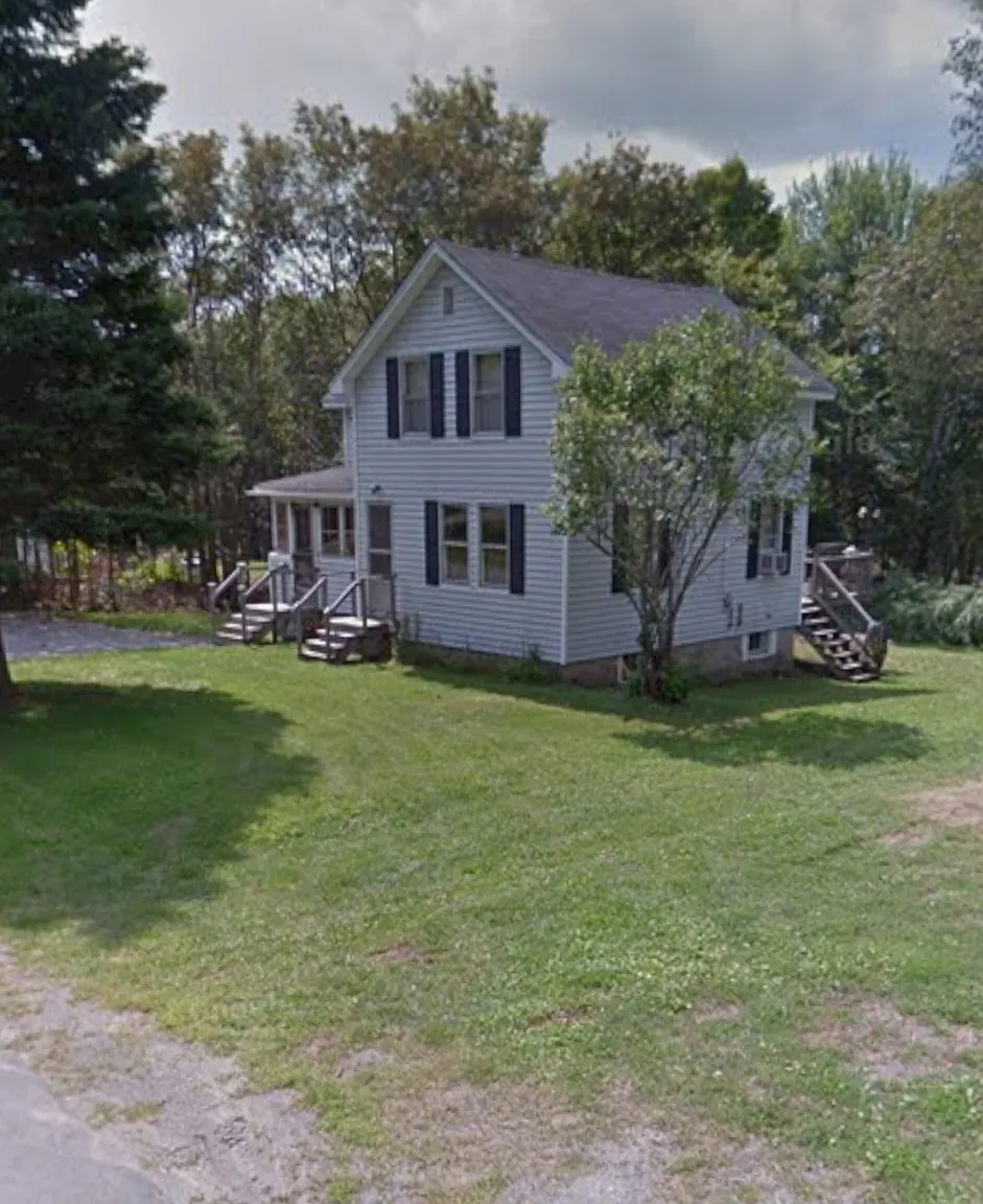 3 bed, 1.5 bath, 1200 sqft, $1,600 — Photo 1