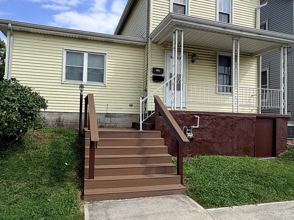 1231 Ashland St