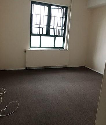 4th image of 16 Metropolitan Oval APT Townhouse
