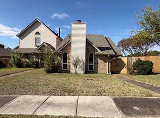 2828 Springhaven Ct, Bedford, TX 76021