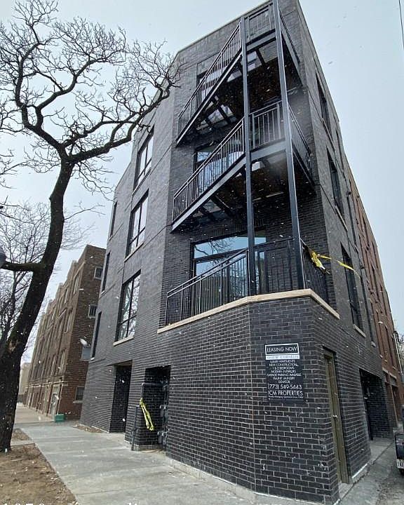 1st image of 1050 W Cornelia Ave #1712