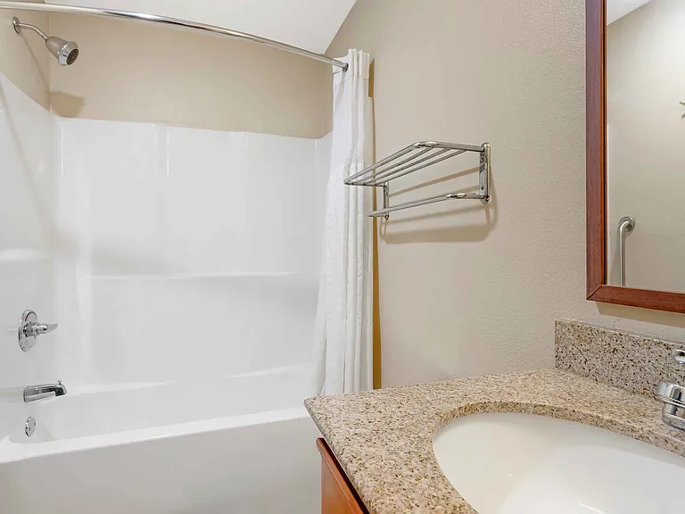 Studio Suite - 2 Full Beds
