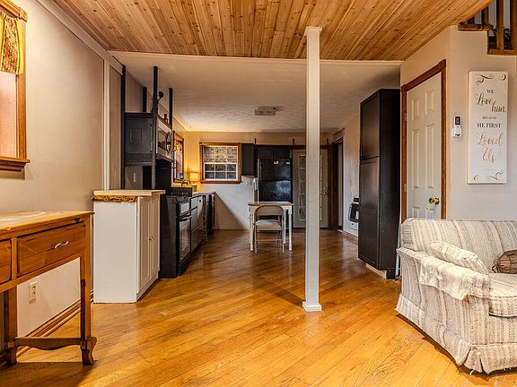 4th image of 9851 Cranston Rd