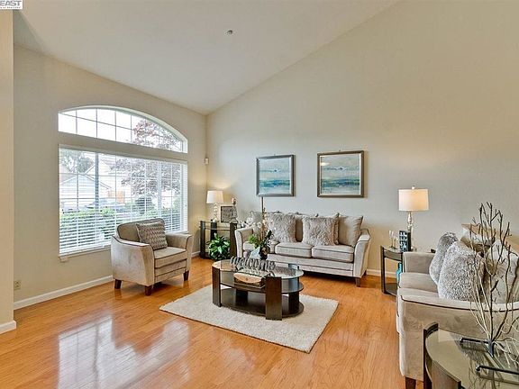4th image of 1750 White Oak Ln