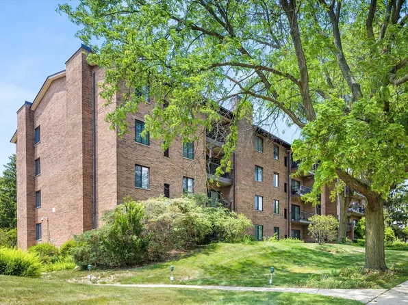 7510 Farmingdale Dr APT 106, Darien, IL 60561