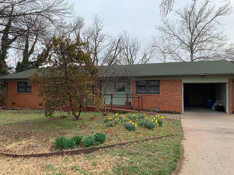 517 E Tyler Ave — Photo 12