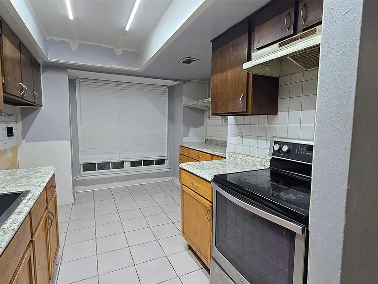 7913 Grove Ridge Dr — Photo 9