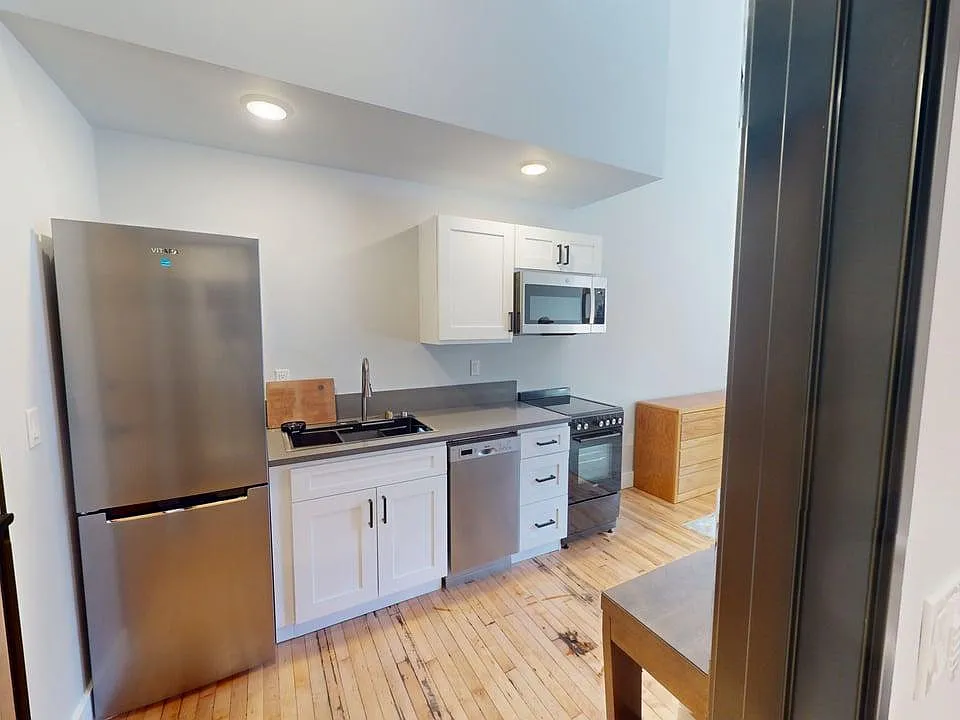 2845 Marine Dr #11
