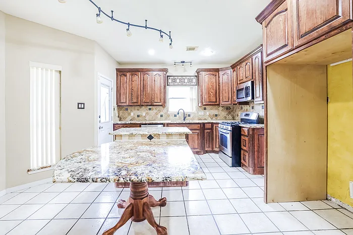326 Dunford Ct — Photo 4