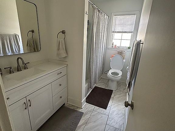 5th image of 15 Marlow Dr