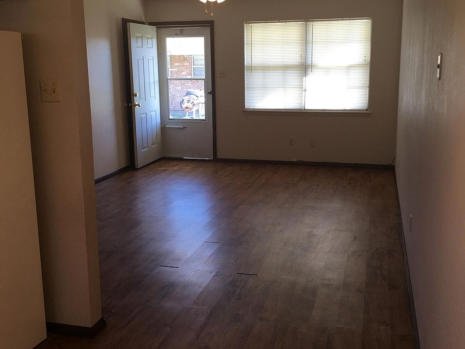 1st image of 1031 N Wells St
