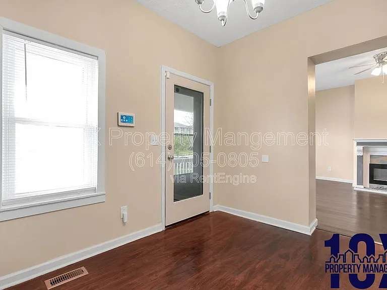 1652 Summit St #A — Photo 8