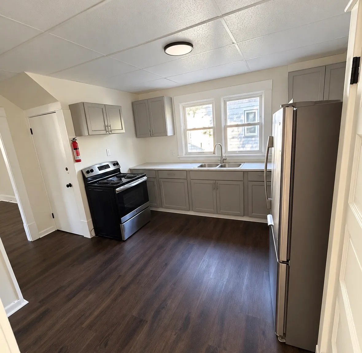 3 bed, 900 sqft, $1,200 — Photo 2