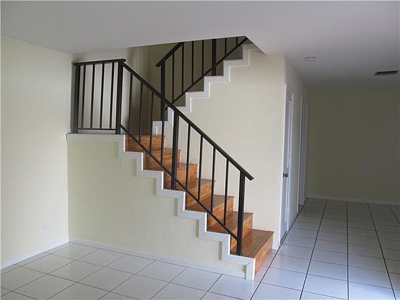 4th image of 1400 Oxford Lane #13A