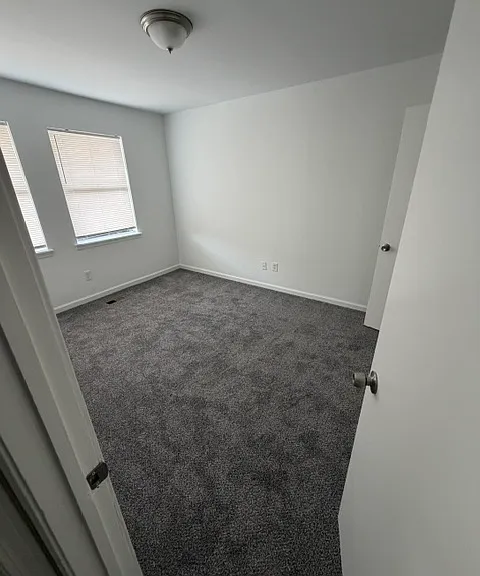 2430 Hampstead Dr — Photo 13
