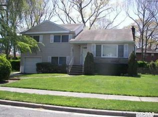 194 New Hampshire Ave, Massapequa, NY 11758