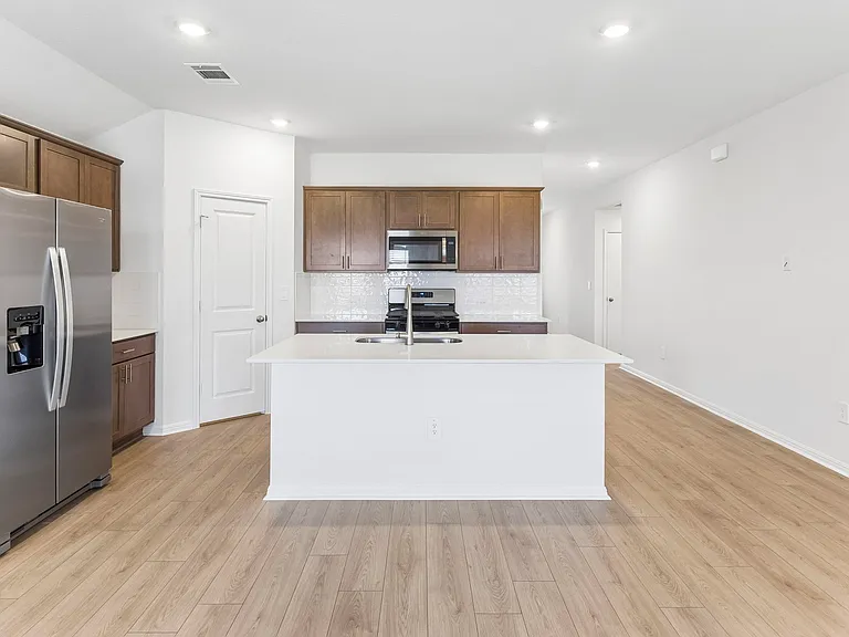 1916 Hamshackle Dr — Photo 12