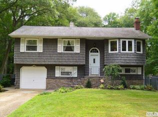 3 Reed St, Smithtown, NY 11788