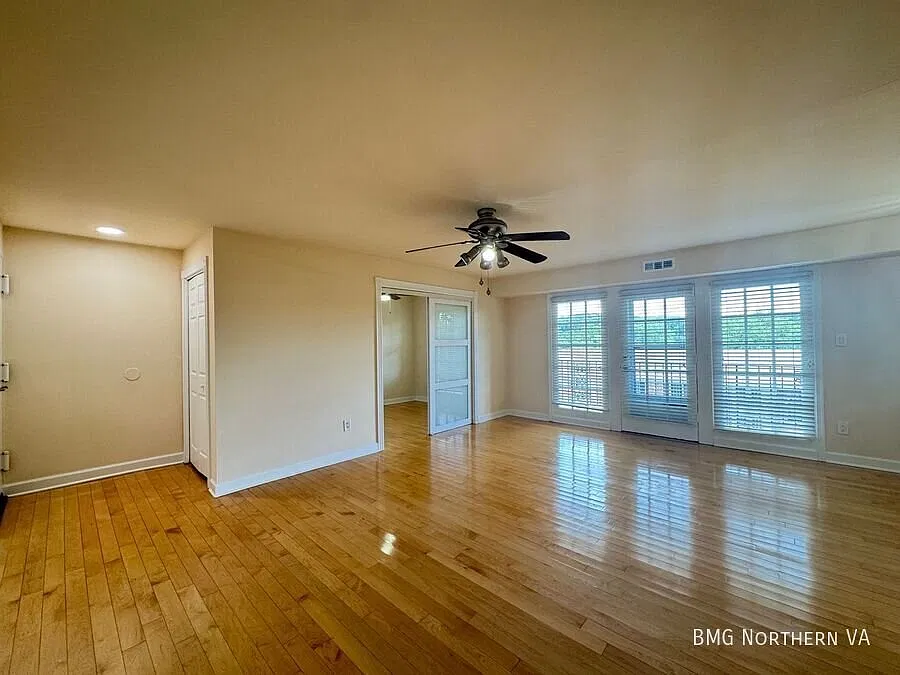 Beautifully Updated 3 Bedroom 2 Bath Condo in Moorings of Occoquan — Photo 4