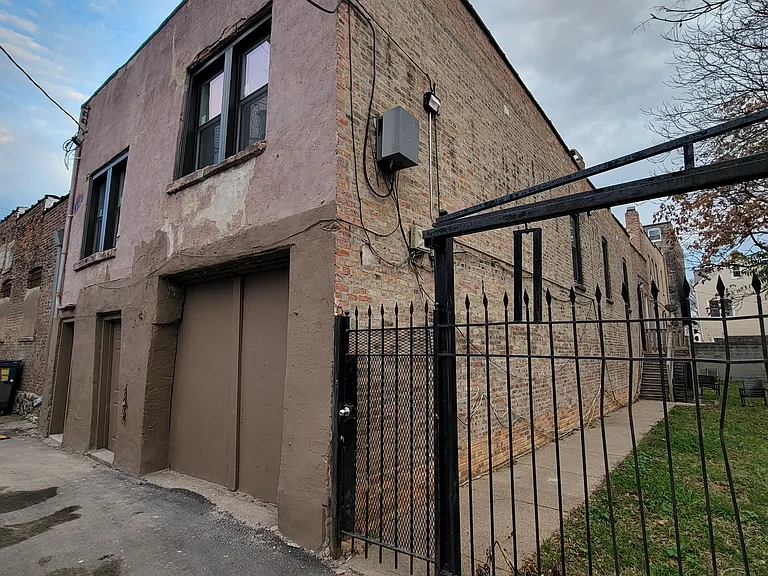 1162 W 19th St #13 — Photo 15