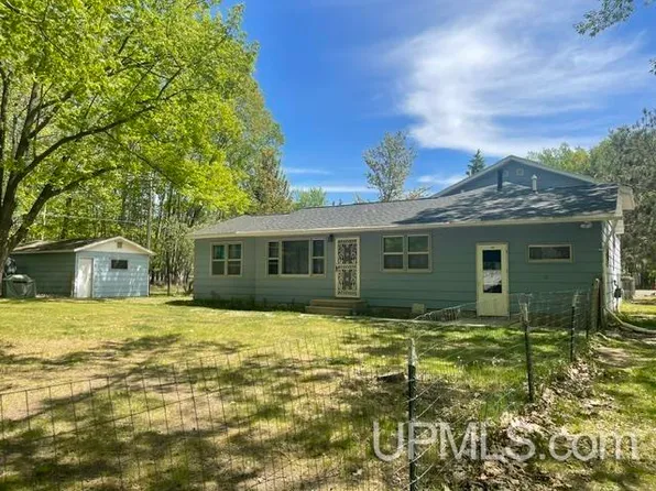 2601 2nd Ave W, Gladstone, MI 49837
