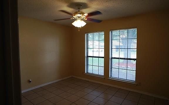 5th image of 804 Castleview Dr