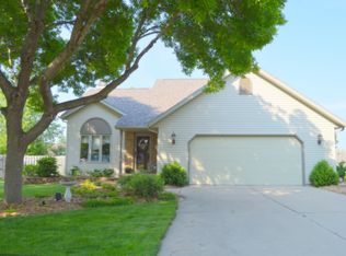 1256 Meadow View Ln, De Pere, WI 54115