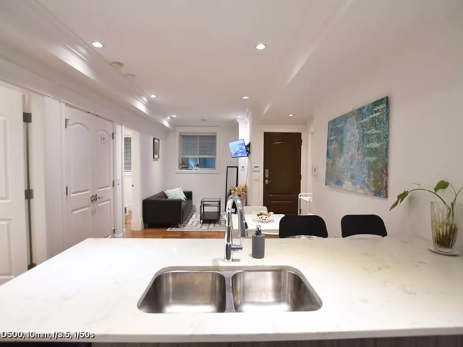 2 bed, 750 sqft, $2,500 — Photo 2