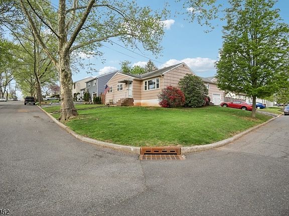 2nd image of 192 Rudolph Ave