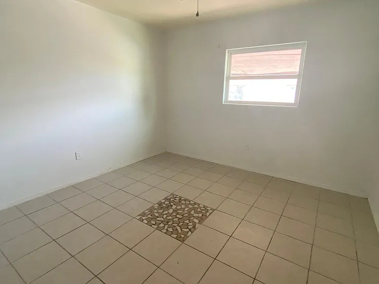 454 Val Verde St #A — Photo 3