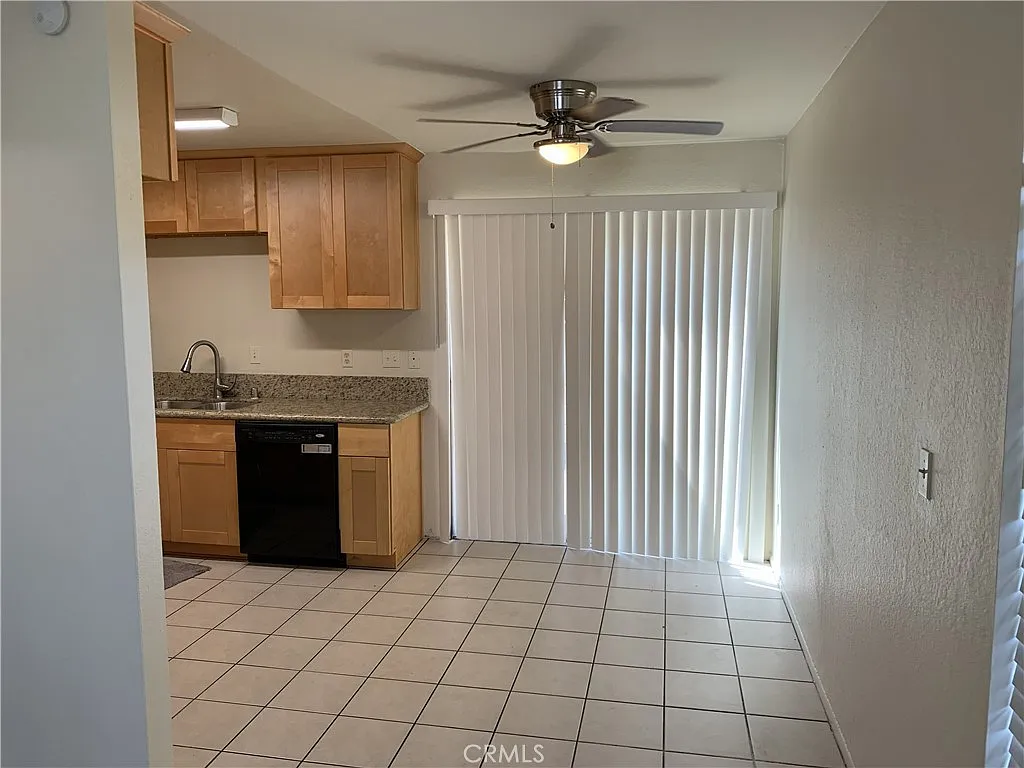 2 bed, 1.5 bath, 950 sqft, $2,650 — Photo 3