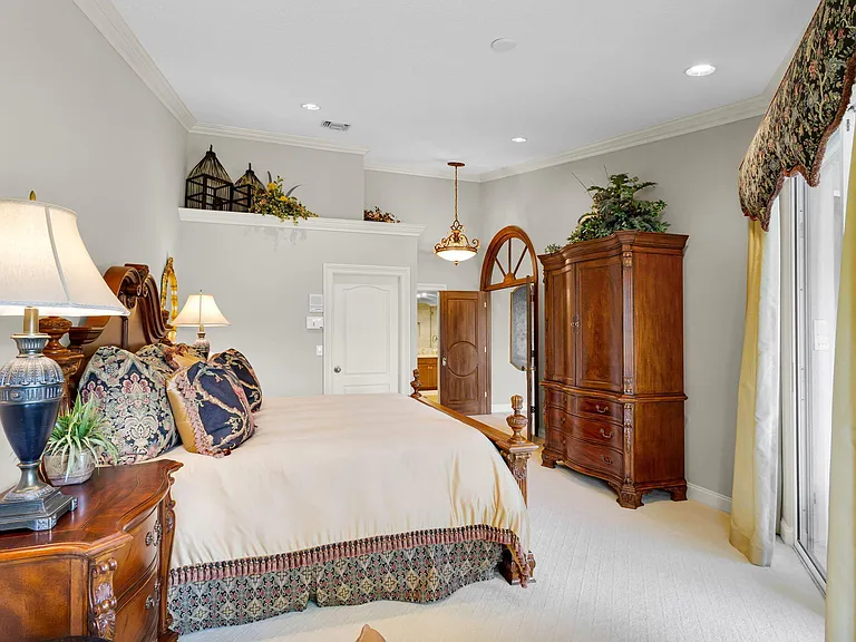 222 Legendary Cir — Photo 43