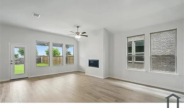 4 bed, 2065 sqft, $3,573 — Photo 3