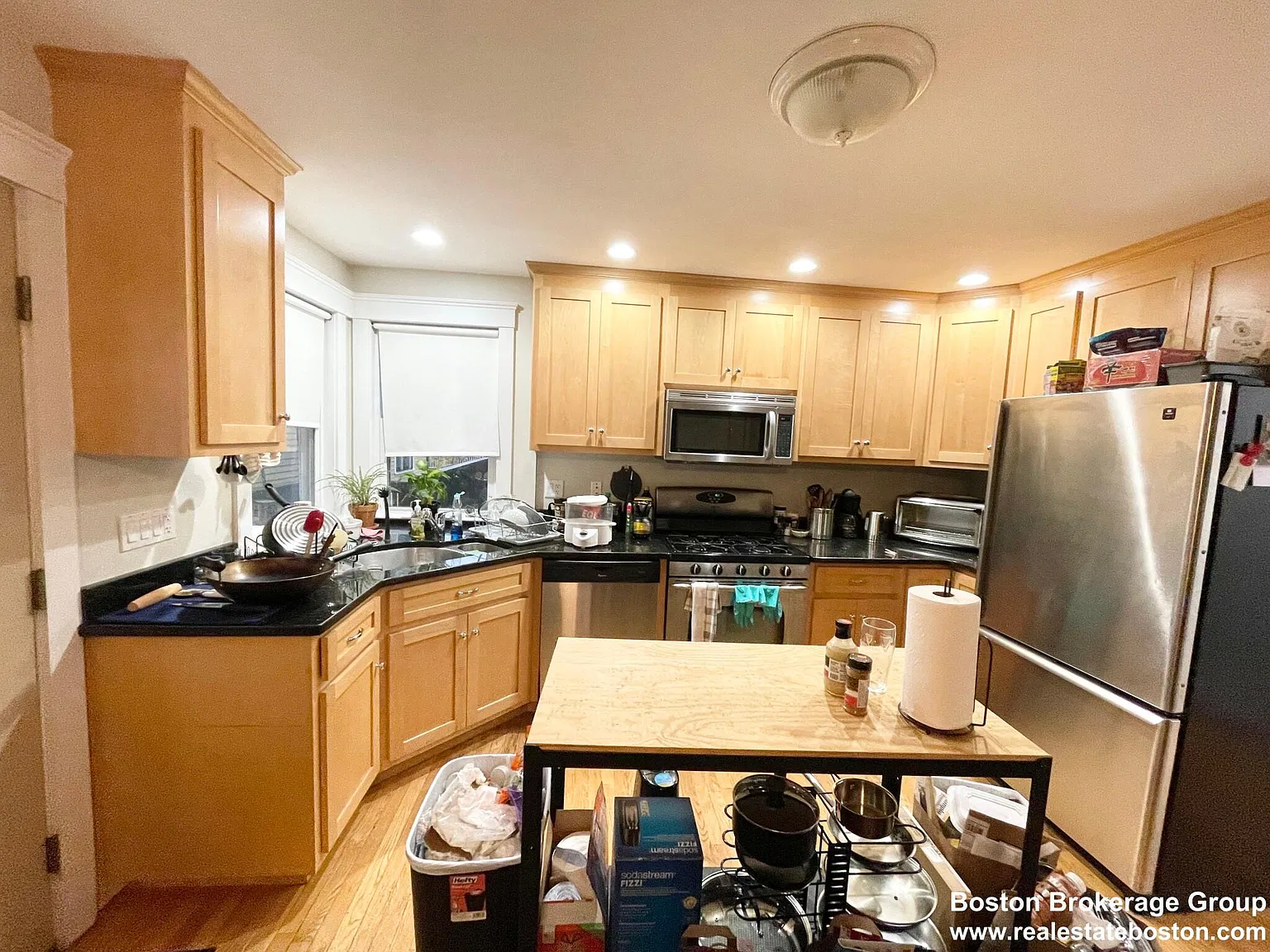 27 Iroquois St — Photo 2